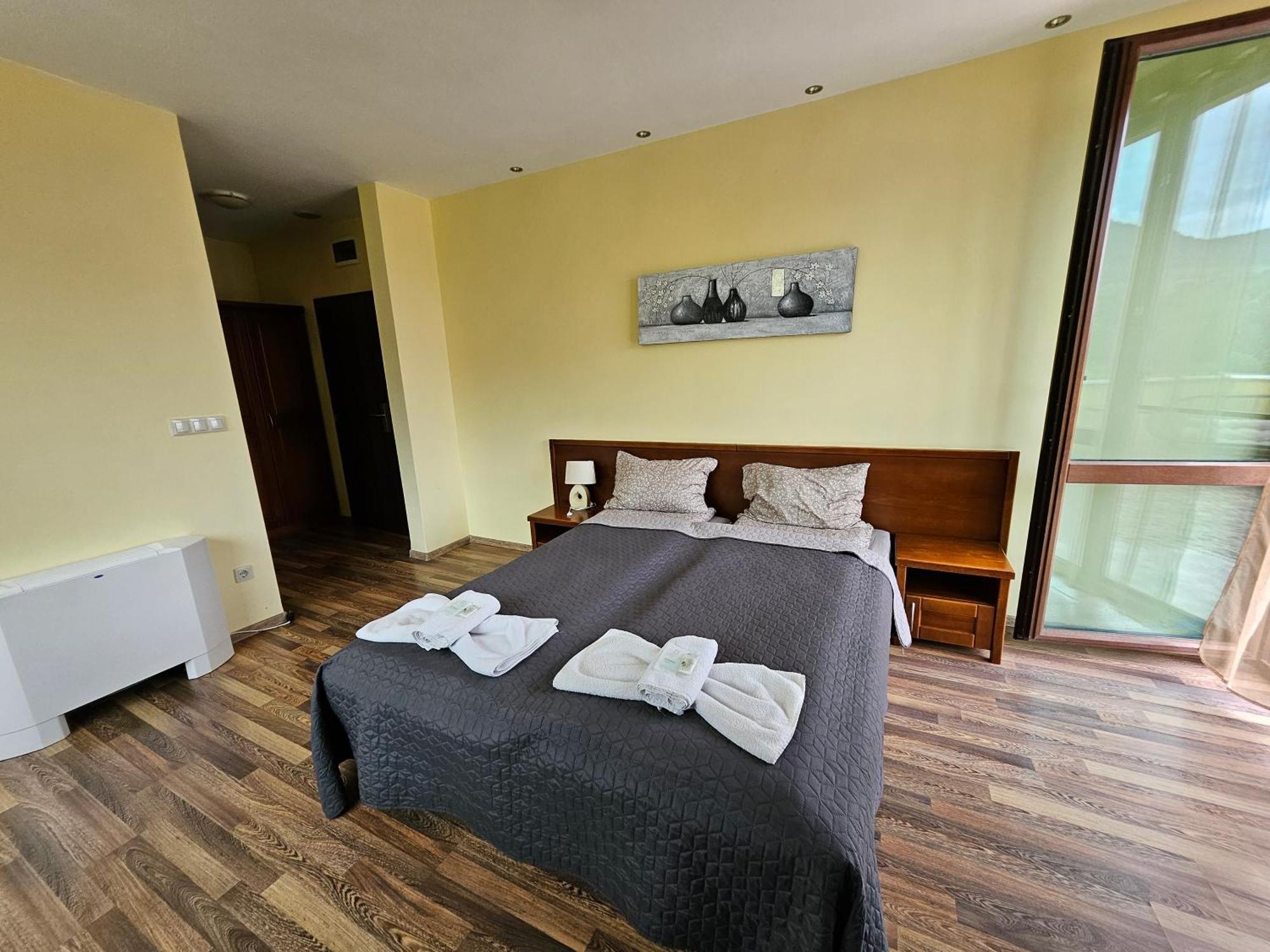 Family Hotel Komhotel Berkovitsa Exterior foto
