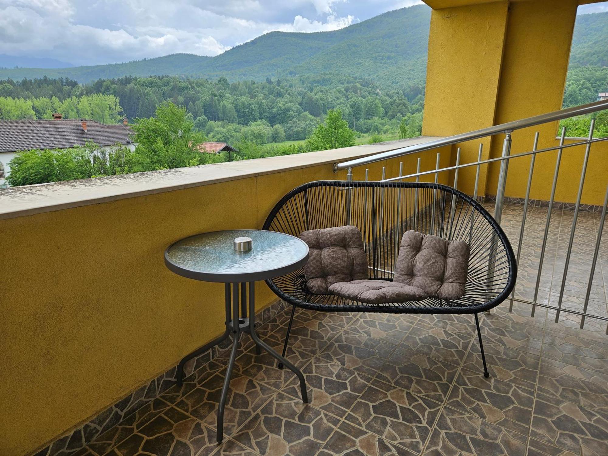 Family Hotel Komhotel Berkovitsa Exterior foto