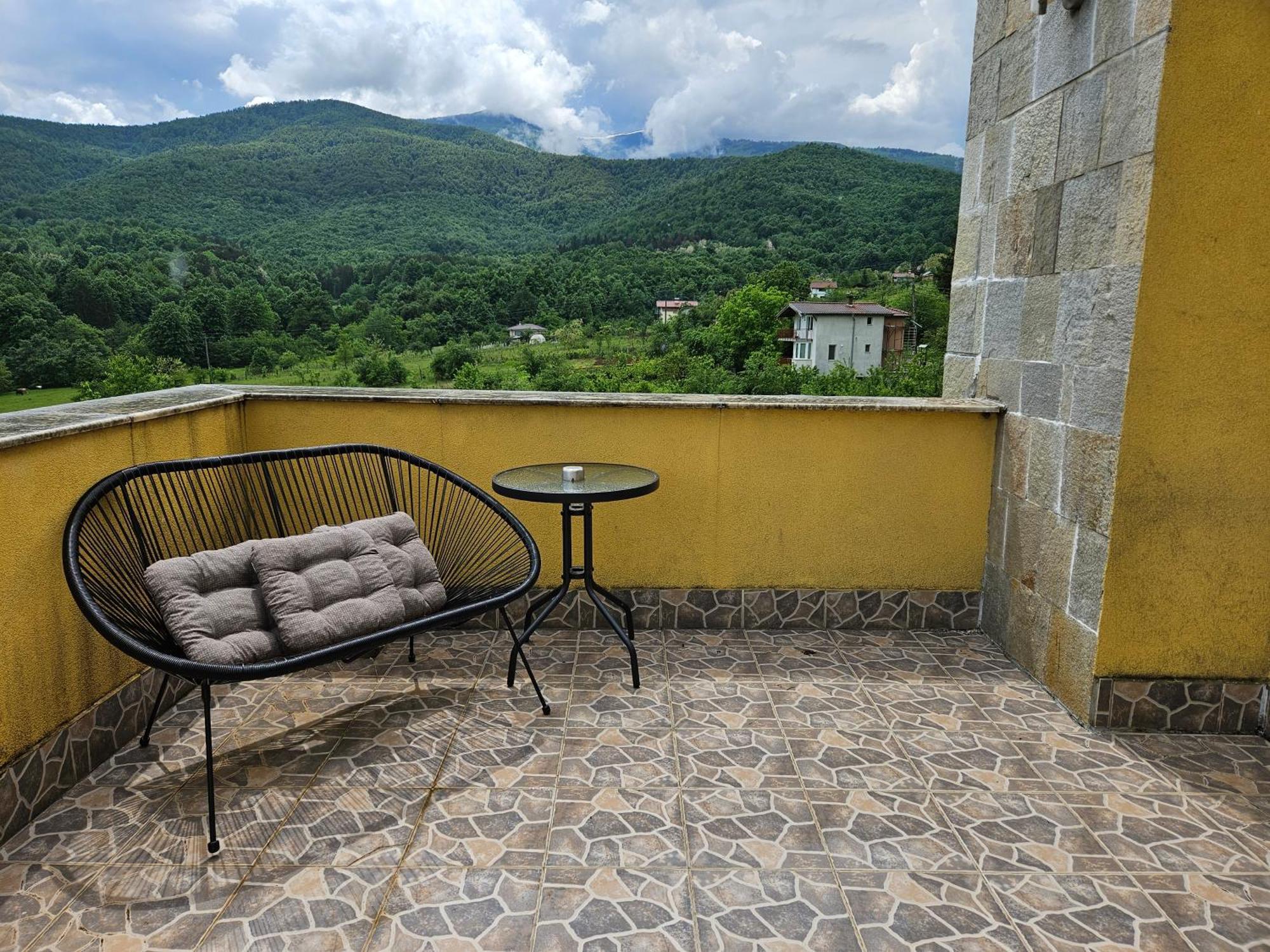 Family Hotel Komhotel Berkovitsa Exterior foto
